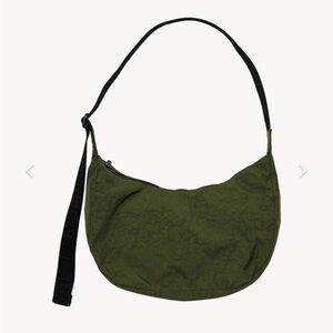 BAGGU Medium Nylon Crescent Bag in Bay Laurel
